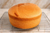 Molly cake moelleux utilisé comme base de gâteau pour cake design, refroidissant sur une grille-Perle Dorée
