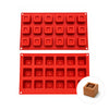 Moule en silicone 18 savarins carrés pour réaliser des entremets, gâteaux individuels et desserts modernes avec un creux central.