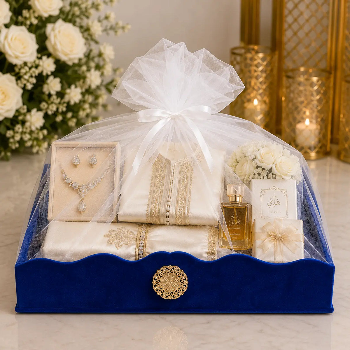 Plateau royal en velours bleu avec voile