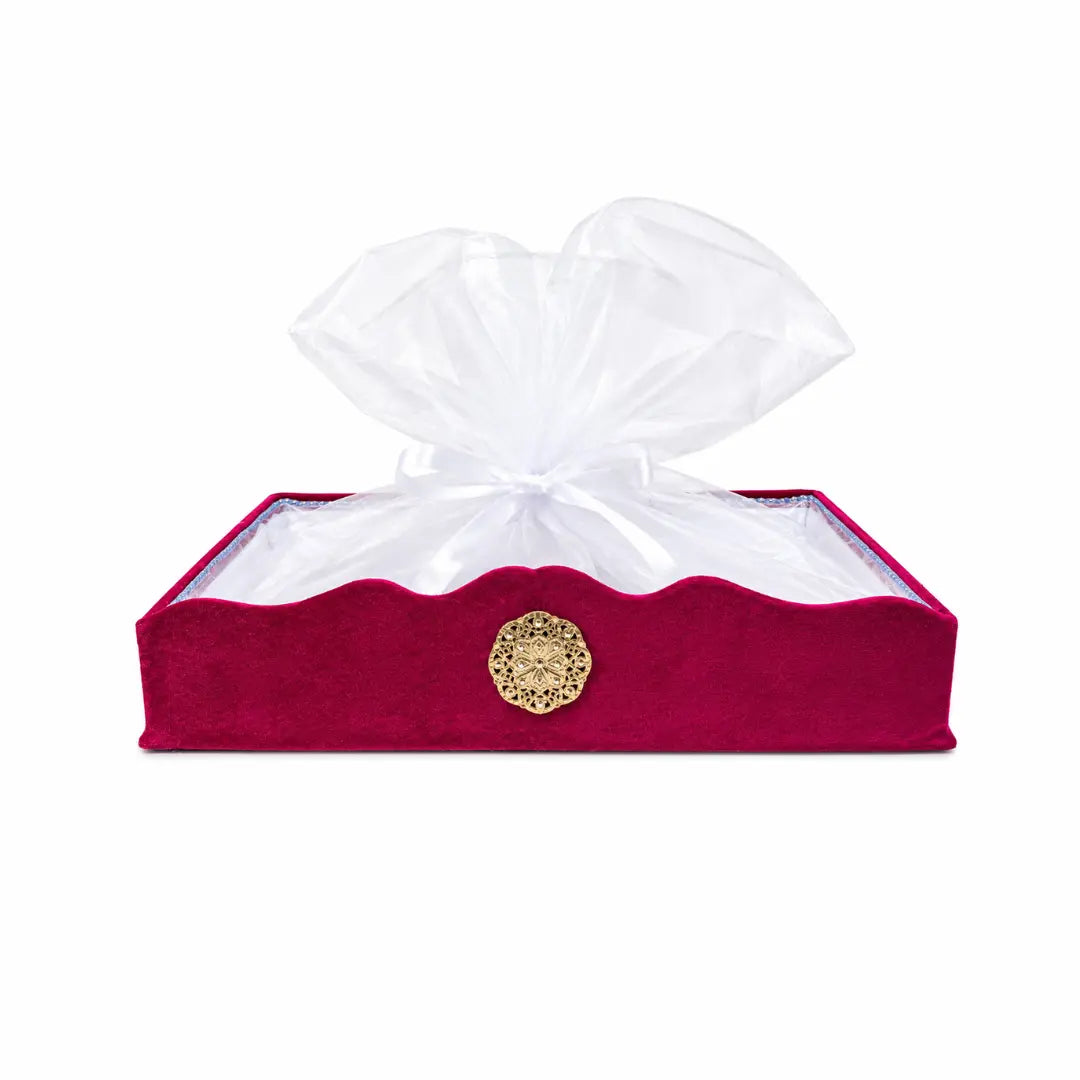 Plateau royal en velours rouge bordeaux avec voile