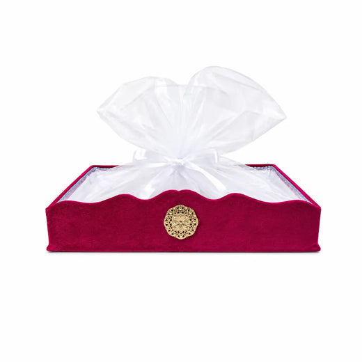 Plateau Royal en Velours Rouge Bordeaux avec Voile – Mariage, Henné & Cadeaux