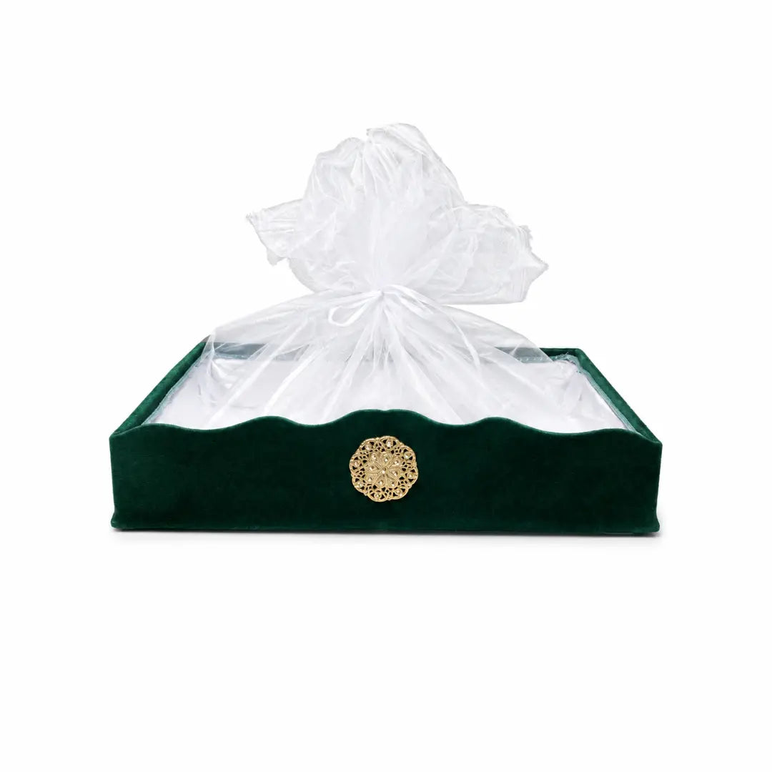 Plateau royal en velours vert avec voile